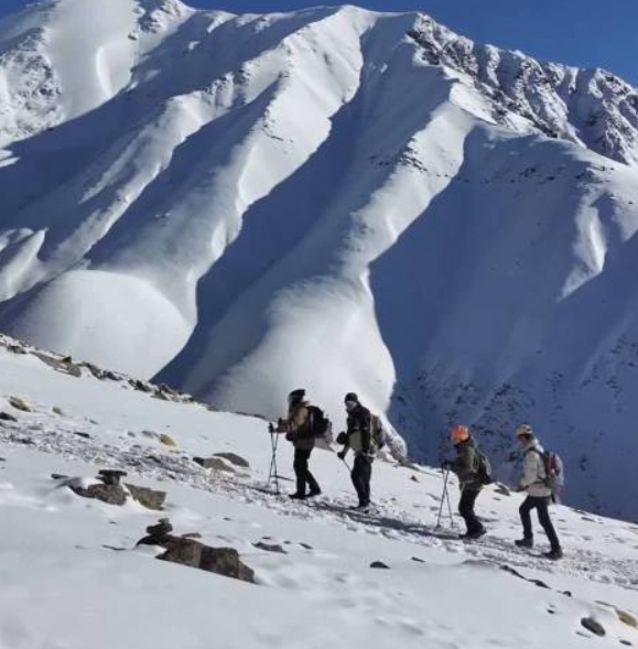 在青海崗什卡雪峰感受冰雪“熱度”