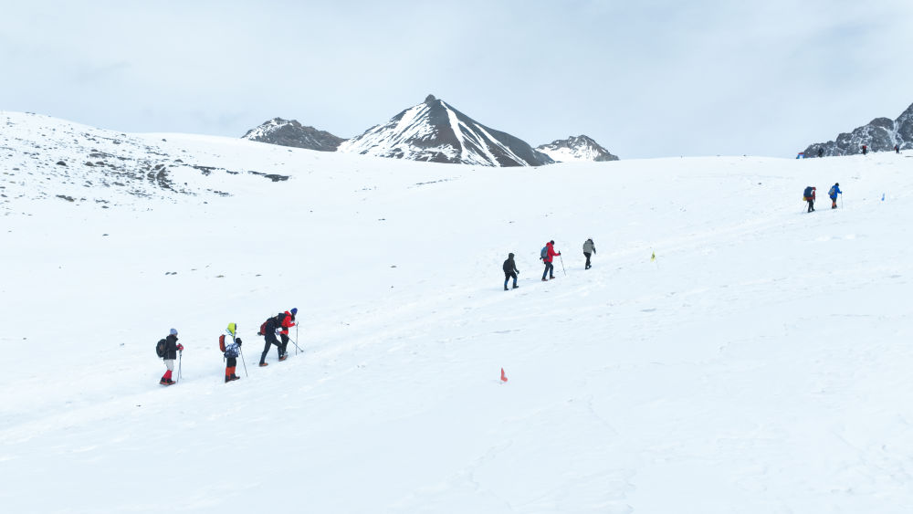 全民健身——登雪山 迎新年